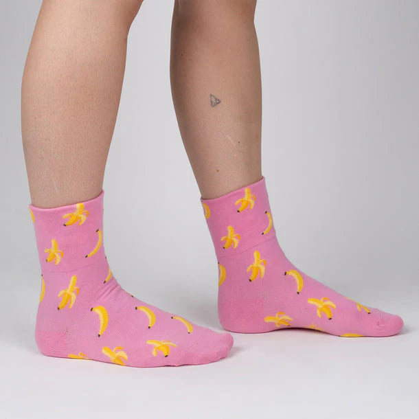 Turn cuff sock in pink with bright yellow bananas