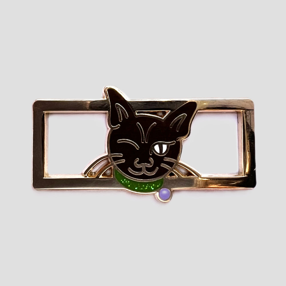 RollerFit enamel lace lock of a brown one-eyed cat face with a green collar on a gold frame.