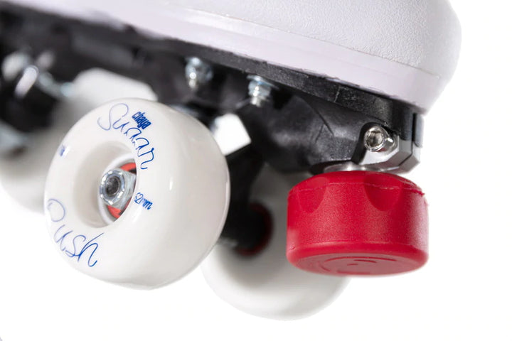 The design of the Chaya Jump 2.0 gives the vibe of a boxer in the ring, or a Formula 1 driver about to hit the race track. The retro style sneaker outsole of the boot is stiff, but also provides comfortable damping properties.