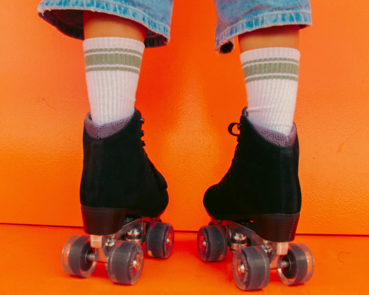 Roller Skater wears Chuffed Skates Wanderer Roller Skates in Black - a sleek looking suede skate - showing off the heel view.