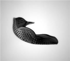 Sisu 1.6 Aero mouth guard in black.
